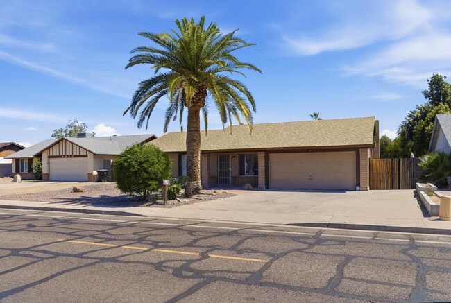 Building Photo - 4047 W Sweetwater Ave