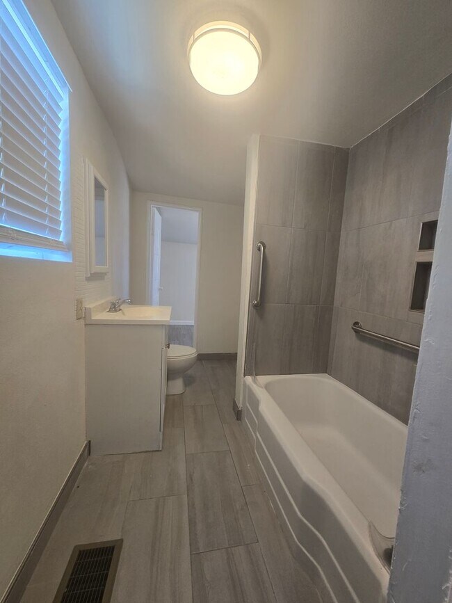 Photo - 3 Br 1 Ba available Now