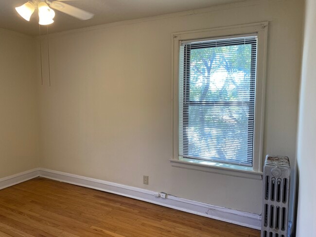 Photo - 8201 S Michigan Avenue