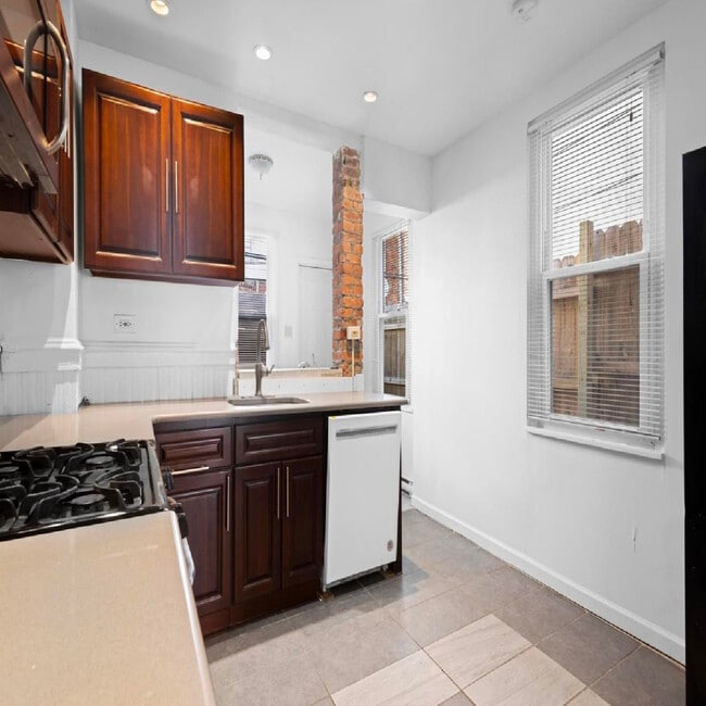 Photo - 539 Fernon St