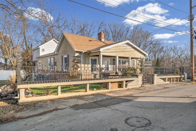 Photo - 211 St John St