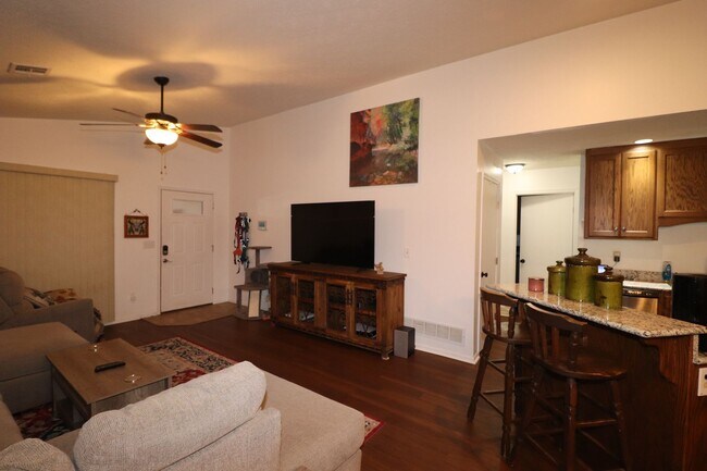 Photo - Spacious Home for Rent!