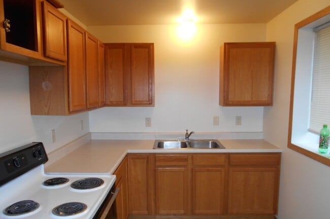 Building Photo - 2016 Clay St Unit Up