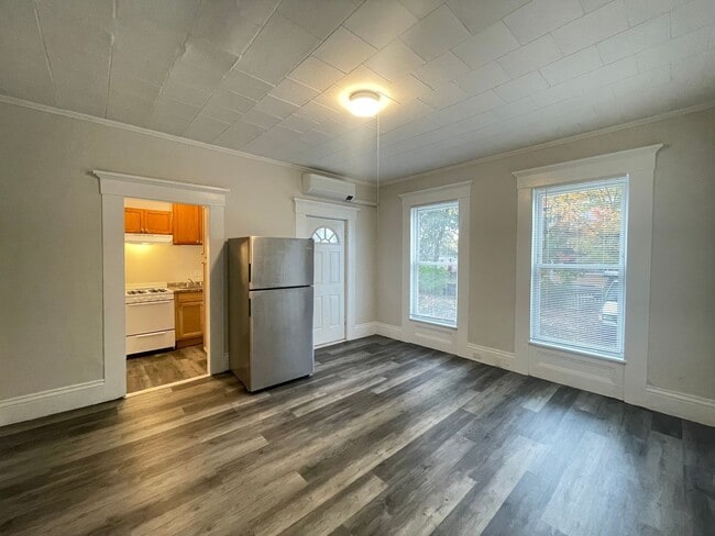 Building Photo - 325 Amherst St Unit 1F