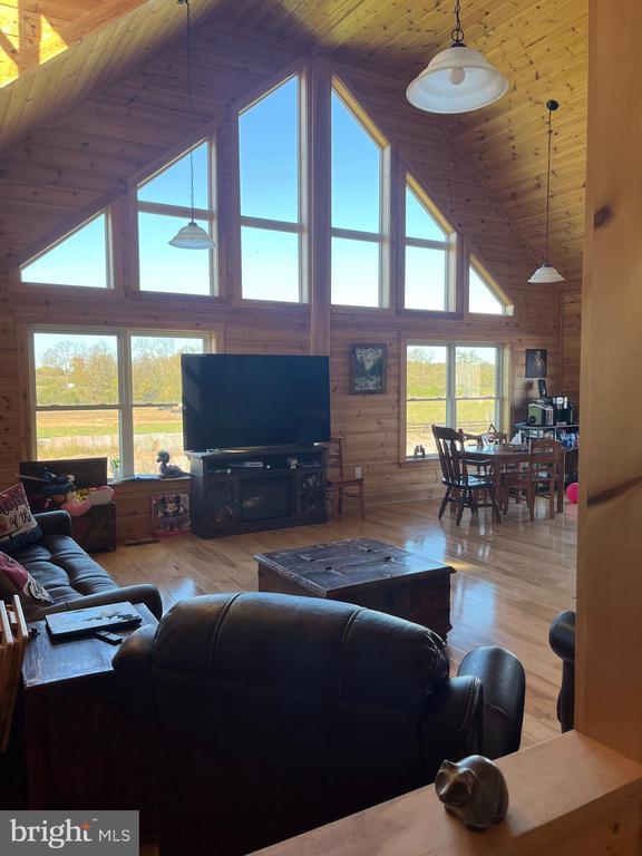 Photo - 4464 Leetown Rd