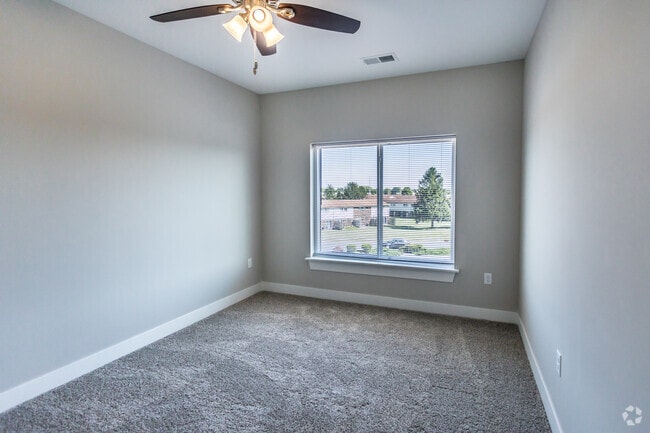 3 BR, 2 BA - 1300SF