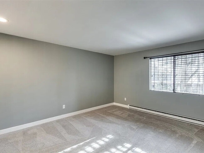 Photo - 1111 W 6th Ave