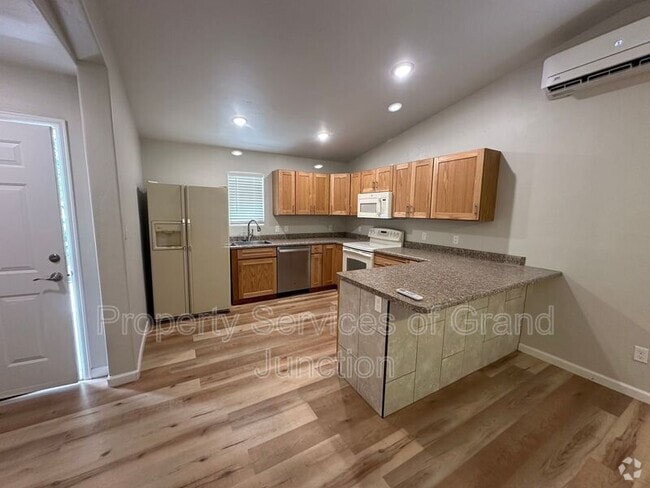 Building Photo - 1346 Texas Ave Unit B Rental