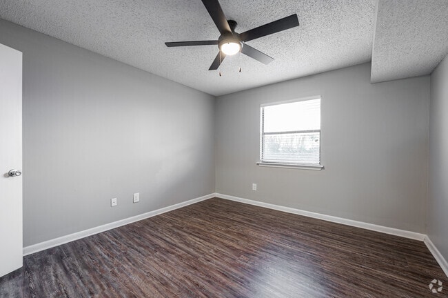 1BR, 1BA - 855SF