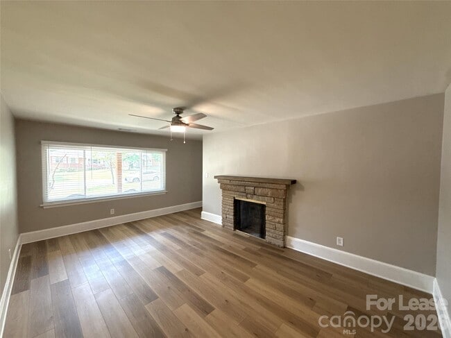 Photo - 833 Mohigan St