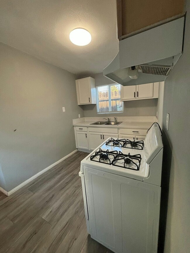 Building Photo - 3721 Byron St Unit 3727