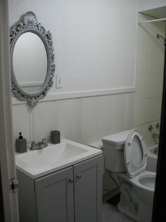 Photo - 2610 Scott St