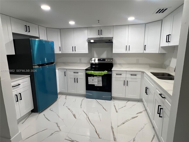 Building Photo - 17050 NW 55th Ave Unit 7