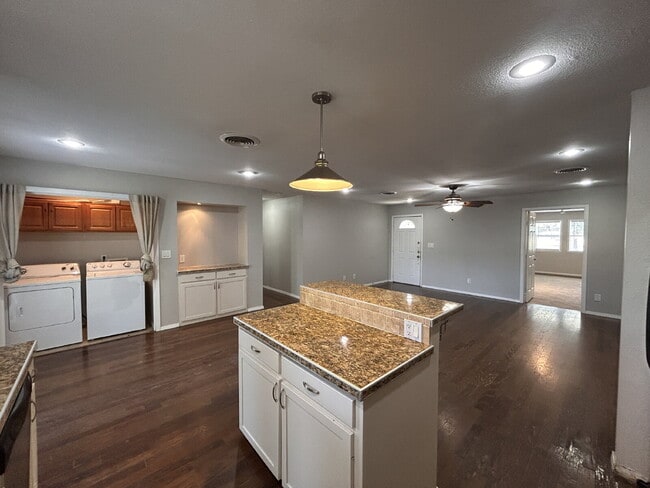 Photo - Beautiful, Spacious 4 Bedroom Close to Tex...