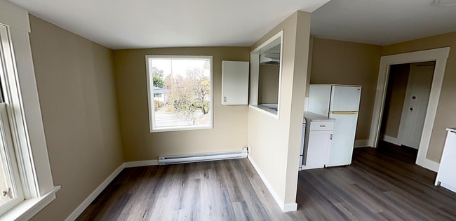 Building Photo - 2945 Quadra St Unit 3