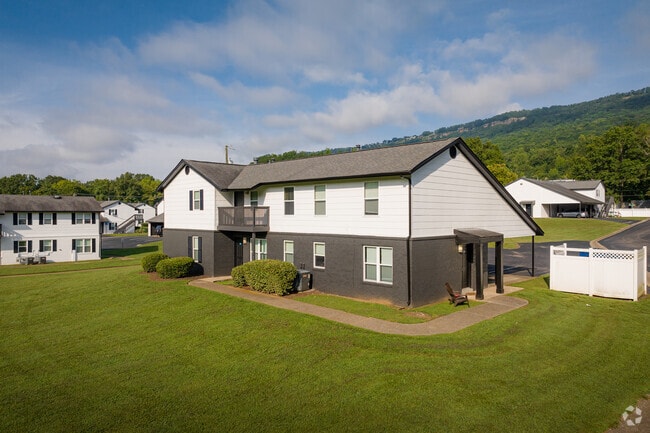 Building Photo - Views at Signal Mountain