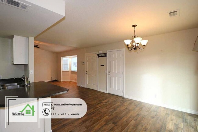 Photo - 808 Springer Dr