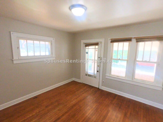 Photo - 1427-1429 N Gladstone Ave