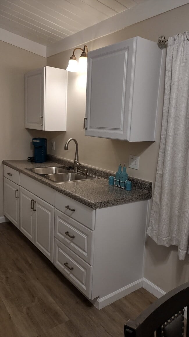 Photo - 533 E Avenue Q12 Unit B