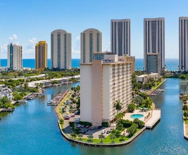 Building Photo - 400 Kings Point Dr Unit 714