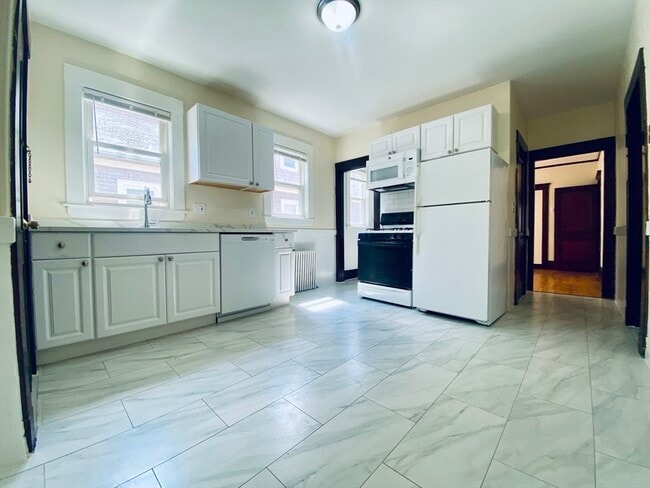 Building Photo - 39 Michigan Ave Unit 1