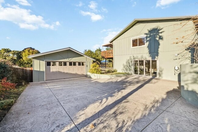 Building Photo - 225 Sunset Ter Rental
