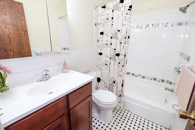 Photo - Cedar Apartments