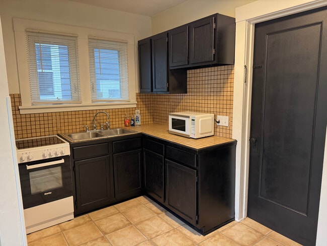 Building Photo - 117 Genesee Park Blvd Unit 117 Genesee Park Blvd.