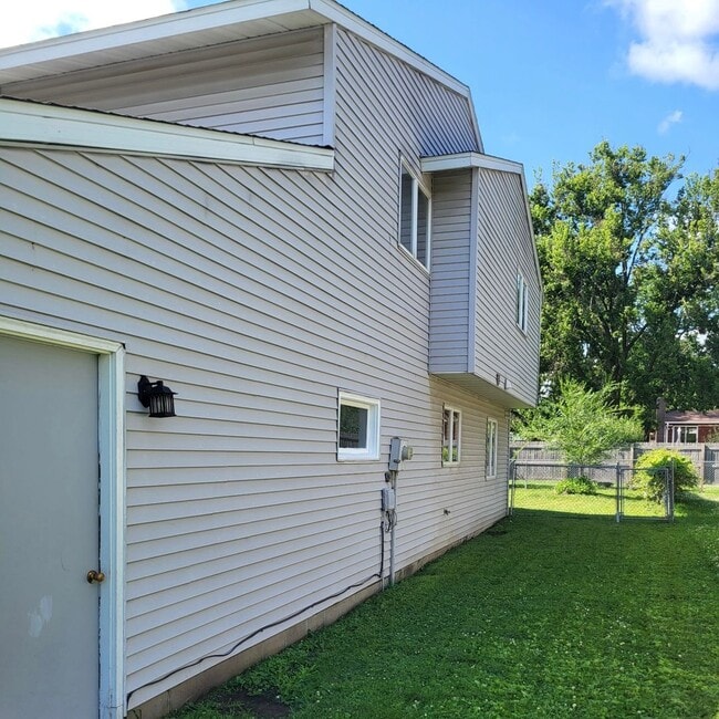Photo - FOR SALE 3-BR Rochester 2- bath 1 car garage Townhome for Just $239,000!