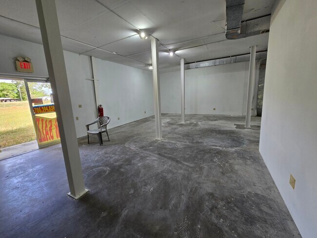 Photo - 4720 Deans Bridge Rd