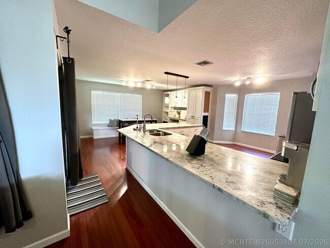 Photo - 1000 Lake Breeze Dr
