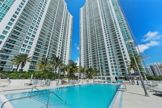 Building Photo - 950 Brickell Bay Dr Unit 1509