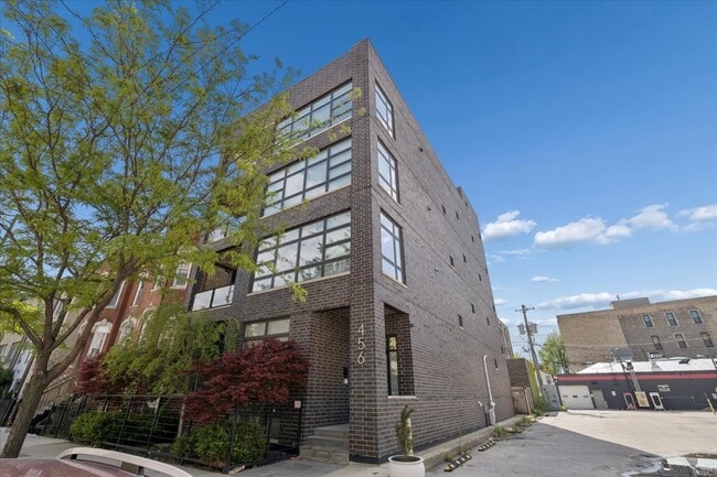 Building Photo - 456 N Carpenter St