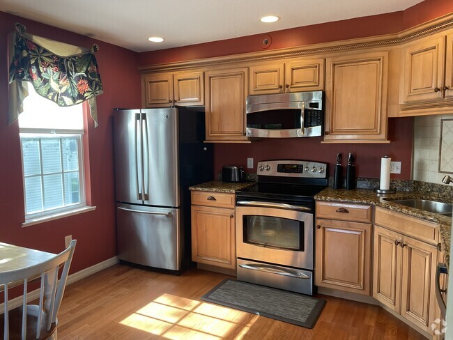 Building Photo - 1914 Westminster Cir Unit 4 Rental