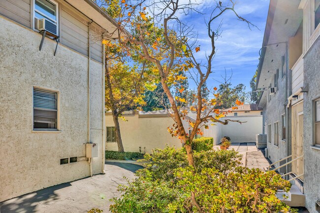 Photo - 5835 Bowcroft St Unit 2