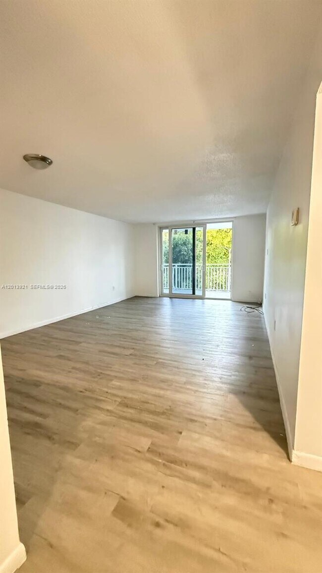 Photo - 6940 Miami Gardens Dr Unidad 1-320