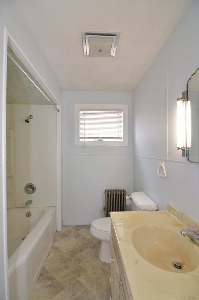 Photo - 319 Front St