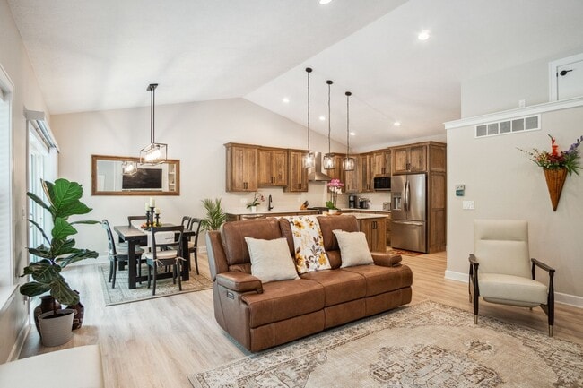 Photo - 6195 Hilltop Ct