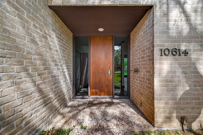 Building Photo - 10614 Fairlane Dr