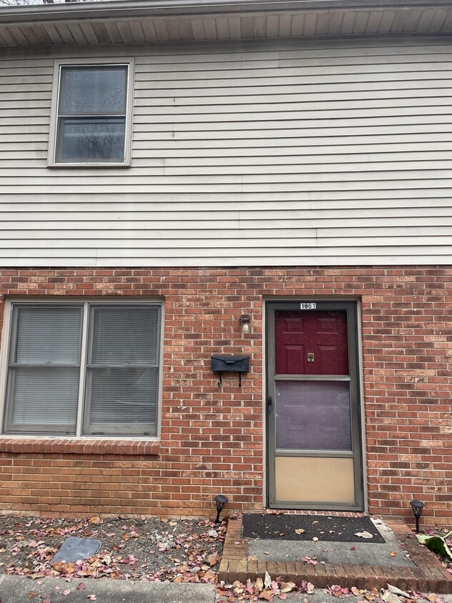 Photo - 1051 3rd St SE (Hickory, NC)