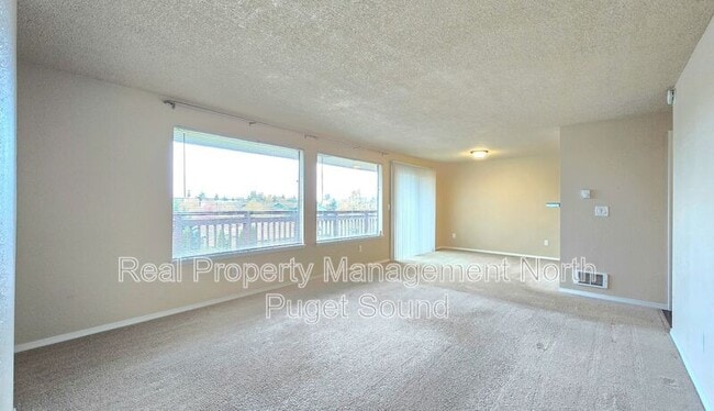 Photo - 228 N Stillaguamish Ave