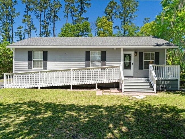 Charming 3 Bedroom Renovated Retreat: Cozy... - Charming 3 Bedroom Renovated Retreat: Cozy... House