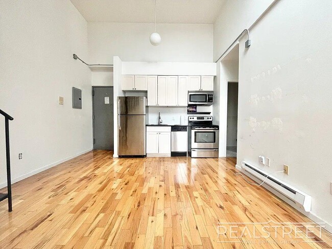 Photo - Melrose Street