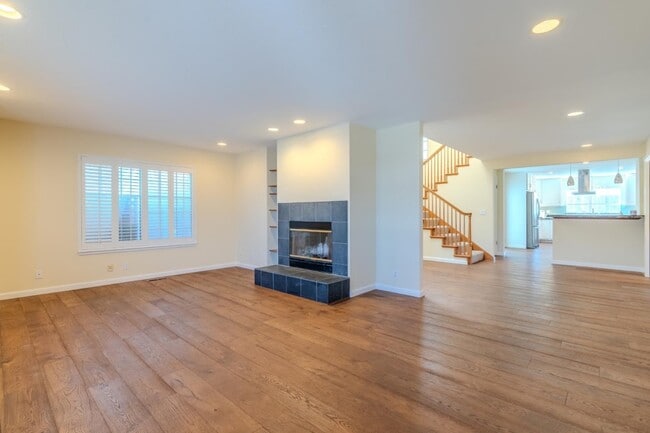 Building Photo - 350 6th St