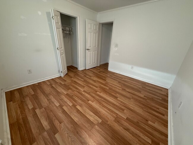 Photo - 5D 10th Ave