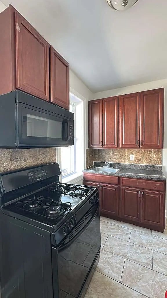 Building Photo - 162 Bergen Ave Unit 4B