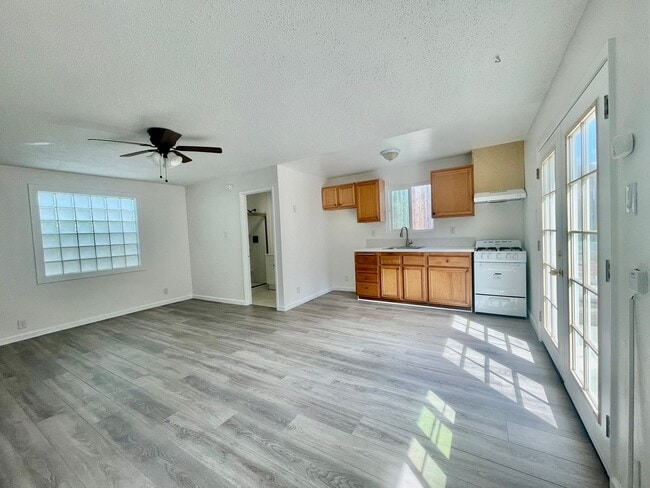 Building Photo - Freshly Renovated Studio with Yard & Mount... Rental