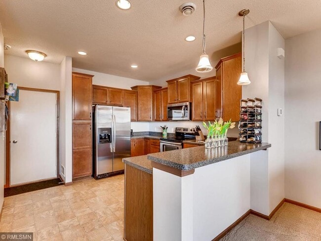 Photo - Beautiful 3 Bed/2.5 Bath Townhome in Woodbury- Community Pool! Available Now!