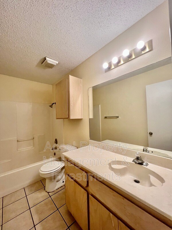 Photo - 1201 W Carmen Ave Unidad #10