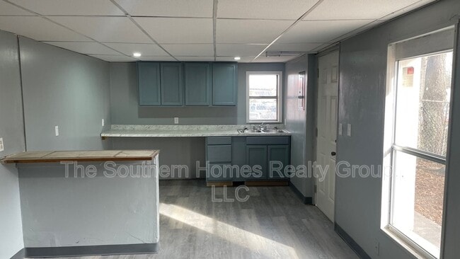 Photo - 303 S Oak St